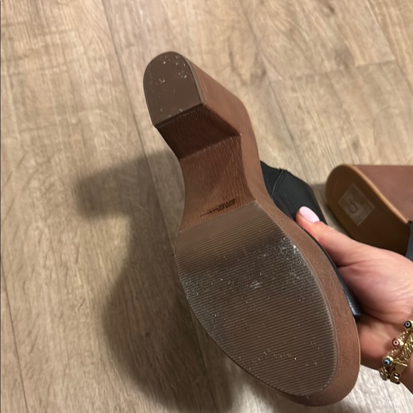 Women's Black Slide Sandals - Picture 4 of 6